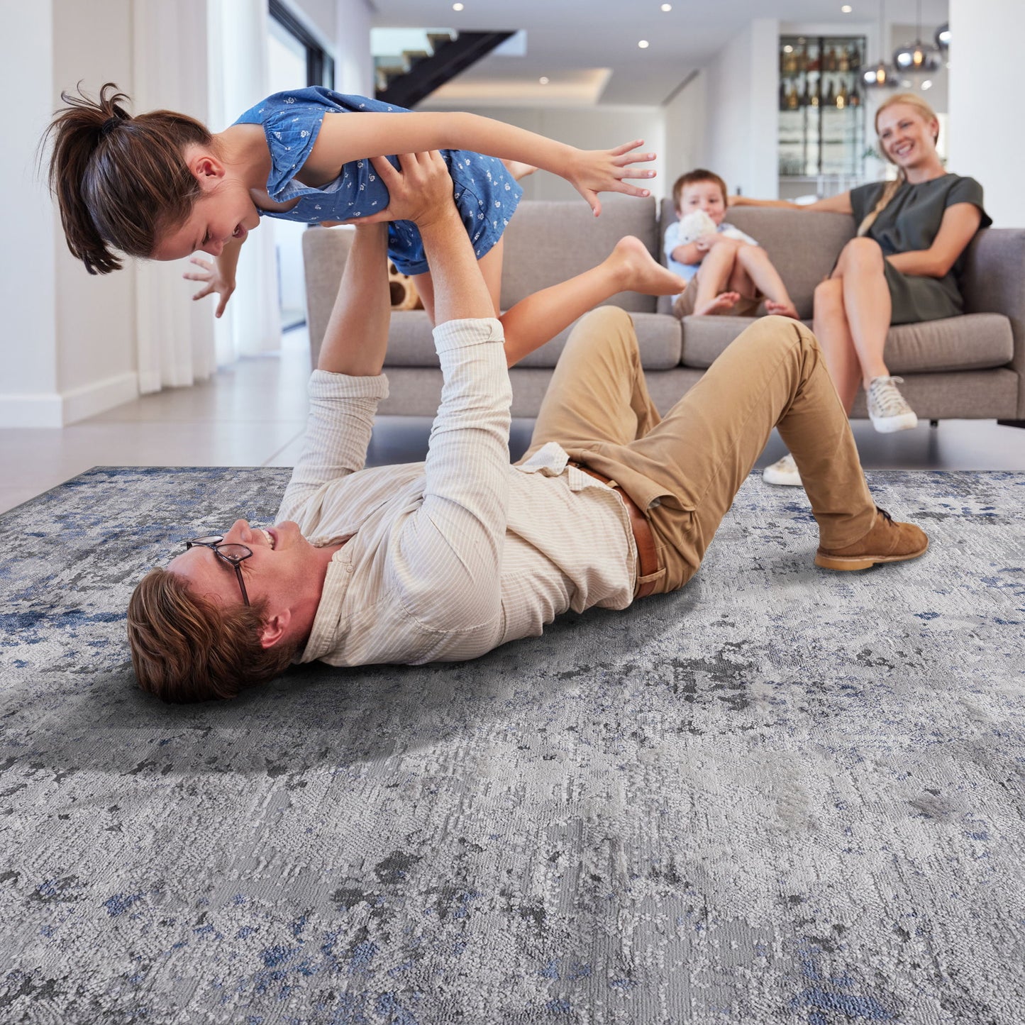 Marfi - 6' X 9' Abstract Area Rug - Silver / Blue
