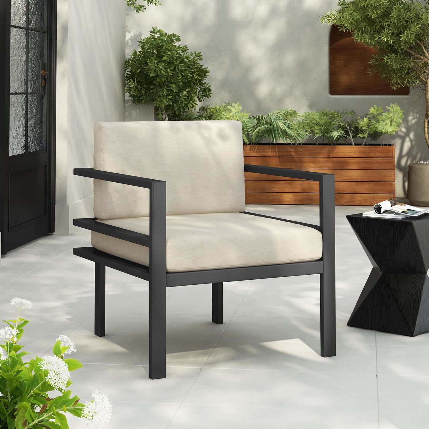 Modern Outdoor Lounge Chair With Aluminum Frame And Weather Resistant Cushions