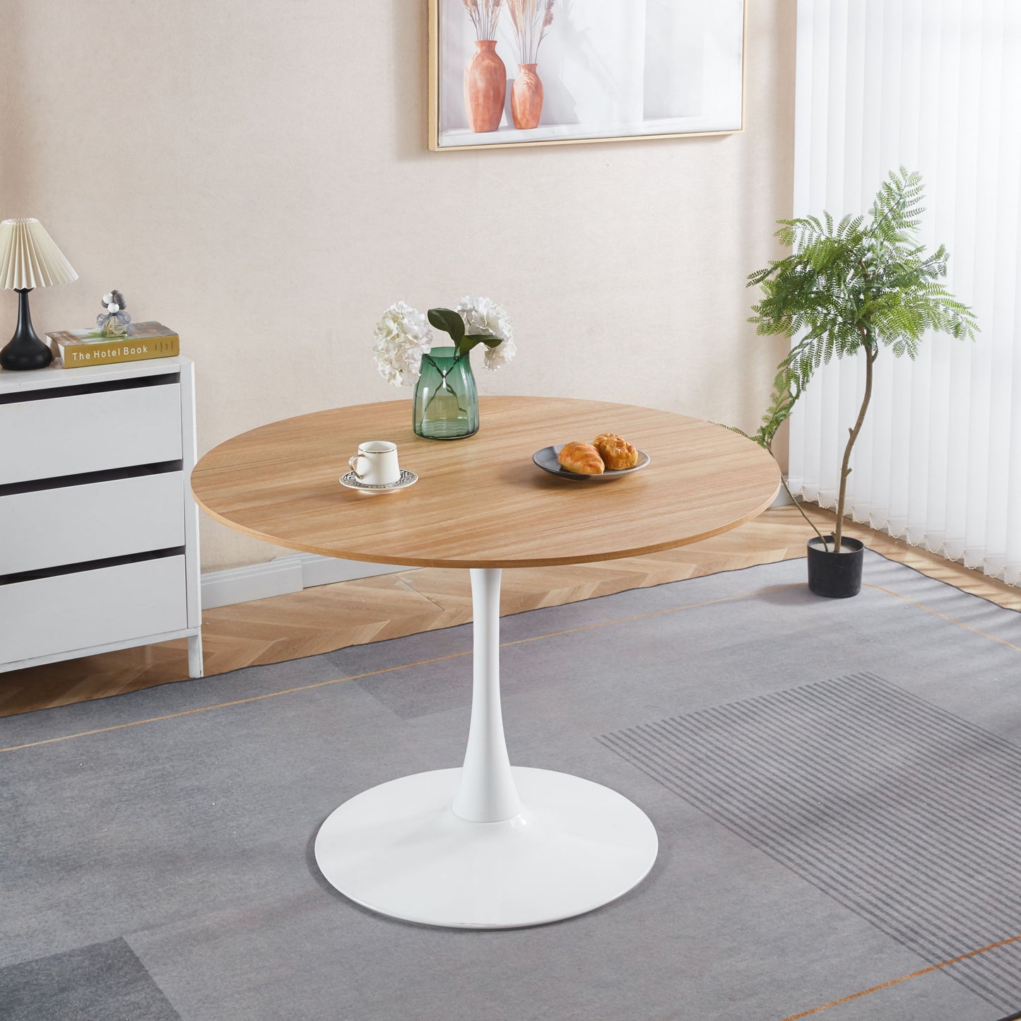 Mid-Century Tulip Dining Table With Round Top