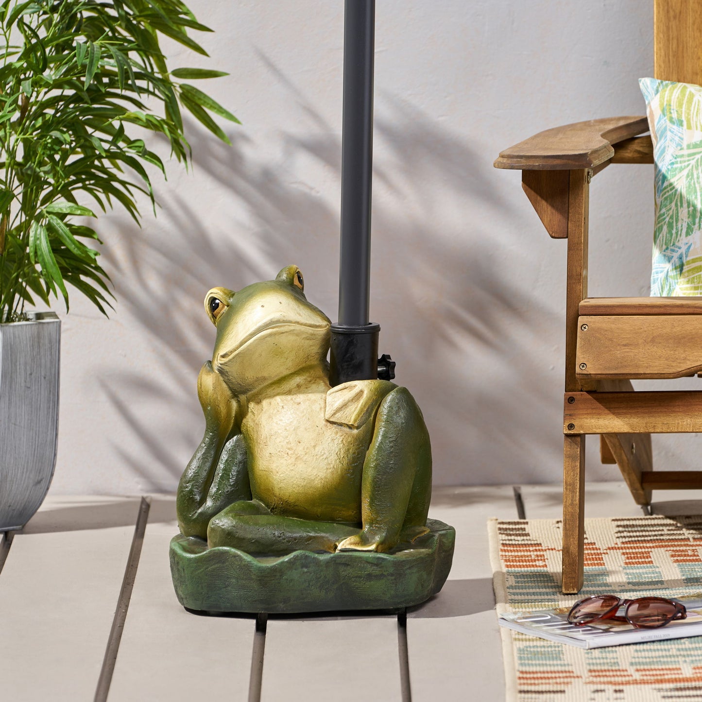 Charming Frog Prince Umbrella Base With Concrete Design - Green